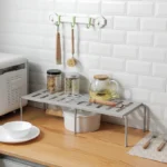 Klappbares Küchenregal in Beige und Weiß im Einsatz zu Hause