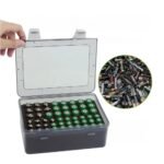Batteriebox mit Batterien und geöffnetem Deckel