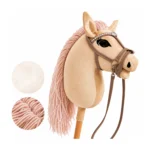 Palomino-Steckenpferd mit zartrosa Mähne und taupefarbenem Zaumzeug mit Strass-Stirnband